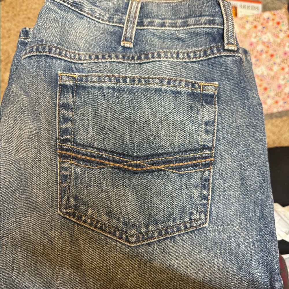 Ariat m2 size 36x36